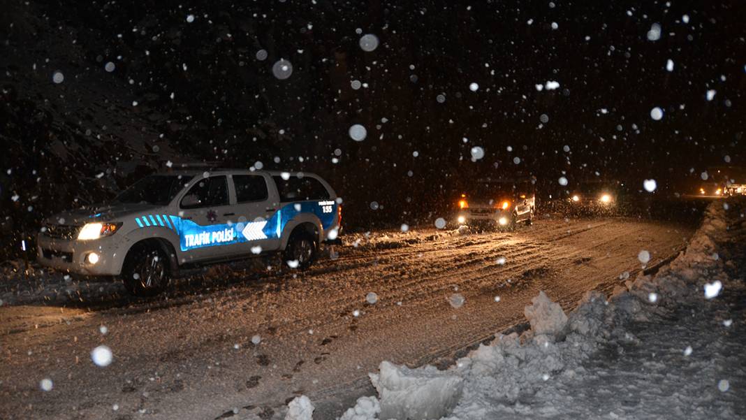 Alacabel'de yağmur kara dönüştü 1